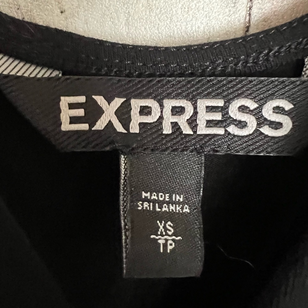 Express dress - Picture 2 of 5
